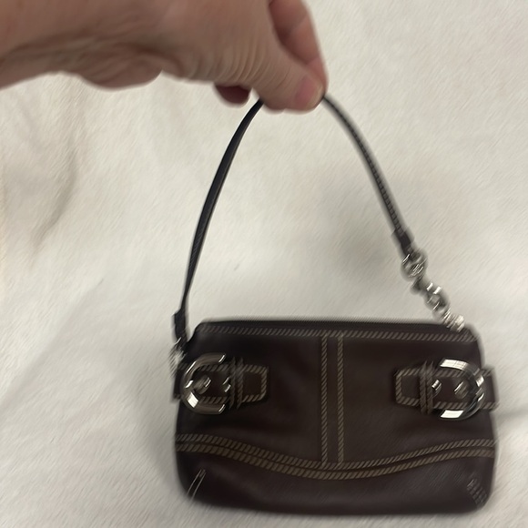 COACH-WRISTLET OR SMALL PURSE , BROWN LEATHER, GREAT CONDITION - Picture 4 of 7